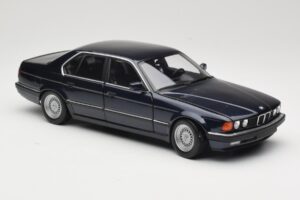BMW 730i E32 Blauw Metallic Minichamps 1:18 100023006 Metaal — afbeelding 6 van 8