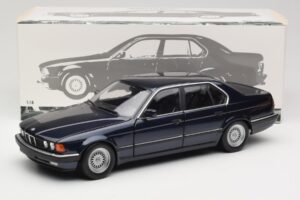 BMW 730i E32 Blauw Metallic Minichamps 1:18 100023006 Metaal — afbeelding 8 van 8