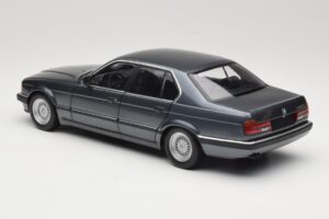 BMW 730i E32 Grey Metallic Minichamps 1:18 100023005 Metaal — afbeelding 7 van 8