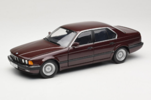 BMW 730i E32 Red Metallic Minichamps 1:18 100023001 Metaal