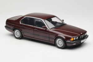 BMW 730i E32 Red Metallic Minichamps 1:18 100023001 Metaal — afbeelding 6 van 8