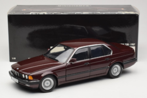 BMW 730i E32 Red Metallic Minichamps 1:18 100023001 Metaal — afbeelding 8 van 8