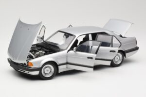BMW 730i E32 Zilver Minichamps 1:18 100023000 Metaal — afbeelding 2 van 8