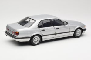 BMW 730i E32 Zilver Minichamps 1:18 100023000 Metaal — afbeelding 3 van 8