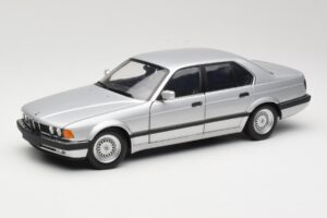 BMW 730i E32 Zilver Minichamps 1:18 100023000 Metaal