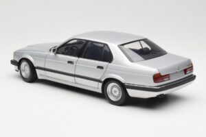 BMW 730i E32 Zilver Minichamps 1:18 100023000 Metaal — afbeelding 7 van 8
