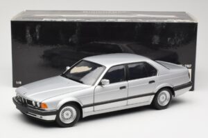 BMW 730i E32 Zilver Minichamps 1:18 100023000 Metaal — afbeelding 8 van 8