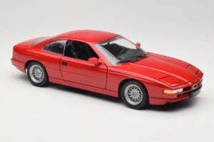 BMW 850Ci E31 Brilliant Red Revell 1:18 8827 Metaal — afbeelding 6 van 8