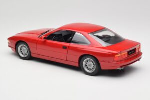 BMW 850Ci E31 Brilliant Red Revell 1:18 8827 Metaal — afbeelding 7 van 8
