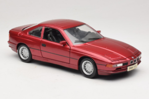 BMW 850i E31 Rood Tchibo 1:18 36157 Metaal — afbeelding 6 van 8