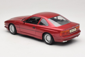 BMW 850i E31 Rood Tchibo 1:18 36157 Metaal — afbeelding 7 van 8