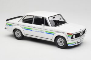 BMW Alpina 2002 E10 Turbo Wit MCG 1:18 MCG18409-R Metaal — afbeelding 4 van 6