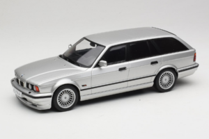 BMW Alpina B10 E34 4.6 Touring Zilver MCG 1:18 MCG18332MCW Metaal