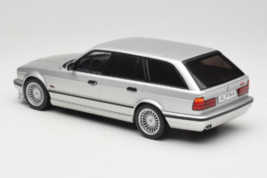 BMW Alpina B10 E34 4.6 Touring Zilver MCG 1:18 MCG18332MCW Metaal — afbeelding 5 van 6