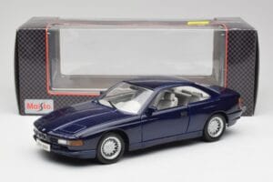 BMW E31 850i Mauritius Blauw Maisto 1:18 438813100299 Metaal — afbeelding 8 van 8