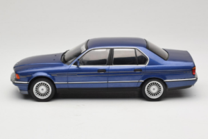 BMW Alpina B11 E32 3.5 Metallic Blue MCG 1:18 MCG18232 Metaal — afbeelding 3 van 6