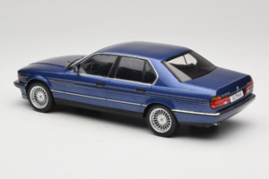BMW Alpina B11 E32 3.5 Metallic Blue MCG 1:18 MCG18232 Metaal — afbeelding 5 van 6