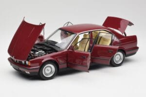 BMW 535i E34 Rood Minichamps 1:18 100024002 Metaal — afbeelding 2 van 8
