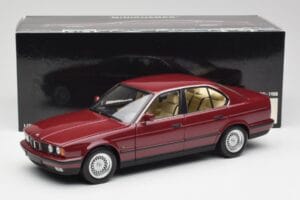 BMW 535i E34 Rood Minichamps 1:18 100024002 Metaal — afbeelding 8 van 8