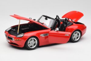 BMW Z8 E52 Roadster Felrood Bburago 1:18 12032 Metaal — afbeelding 2 van 8