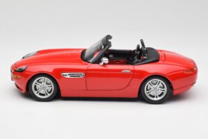 BMW Z8 E52 Roadster Felrood Bburago 1:18 12032 Metaal — afbeelding 4 van 8
