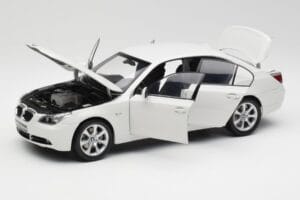 BMW E60 545i Alpine Wit Kyosho 1:18 08591W Metaal — afbeelding 2 van 8
