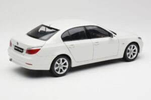 BMW E60 545i Alpine Wit Kyosho 1:18 08591W Metaal — afbeelding 3 van 8