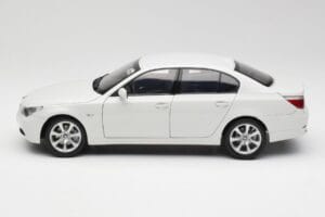 BMW E60 545i Alpine Wit Kyosho 1:18 08591W Metaal — afbeelding 4 van 8