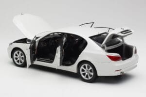 BMW E60 545i Alpine Wit Kyosho 1:18 08591W Metaal — afbeelding 5 van 8