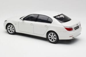 BMW E60 545i Alpine Wit Kyosho 1:18 08591W Metaal — afbeelding 7 van 8