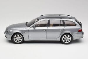BMW 545i E61 Touring Lichtgrijs Kyosho 1:18 80430308414 Metaal — afbeelding 4 van 8