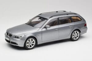 BMW 545i E61 Touring Lichtgrijs Kyosho 1:18 80430308414 Metaal