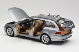 BMW 545i E61 Touring Lichtgrijs Kyosho 1:18 80430308414 Metaal — afbeelding 5 van 8