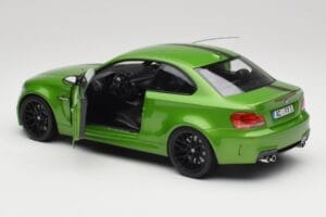 BMW 1 Serie E82 Coupe Taiga Green Metallic Minichamps 1:18 110020024 Metaal — afbeelding 5 van 8