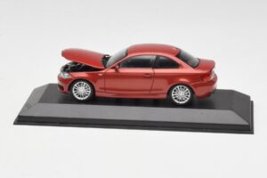 BMW 1M E82 Oranje Minichamps 1:43 413020023 Metaal — afbeelding 4 van 5