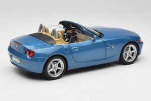 BMW Z4 E85 Maldives Blue Bburago 1:18 34046BLUE Metaal — afbeelding 3 van 8