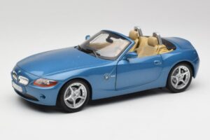BMW Z4 E85 Maldives Blue Bburago 1:18 34046BLUE Metaal