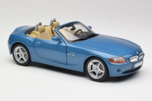 BMW Z4 E85 Maldives Blue Bburago 1:18 34046BLUE Metaal — afbeelding 6 van 8