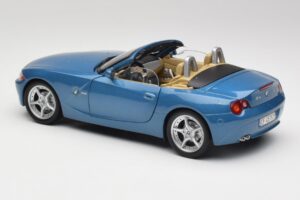 BMW Z4 E85 Maldives Blue Bburago 1:18 34046BLUE Metaal — afbeelding 7 van 8