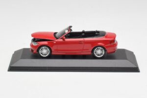 BMW 1-serie E88 Cabriolet Karmozijnrood Minichamps 1:43 431026230 Metaal — afbeelding 5 van 5