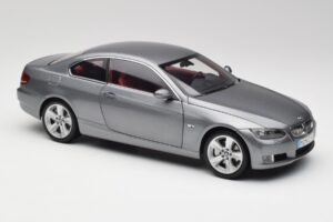 BMW 330i E92 Coupe Grijs Metallic Kyosho 1:18 80430407220 Metaal — afbeelding 6 van 8