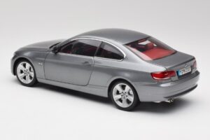 BMW 330i E92 Coupe Grijs Metallic Kyosho 1:18 80430407220 Metaal — afbeelding 7 van 8