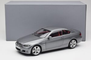 BMW 330i E92 Coupe Grijs Metallic Kyosho 1:18 80430407220 Metaal — afbeelding 8 van 8