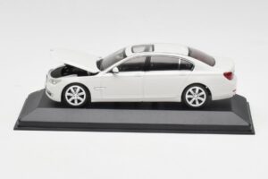 BMW 750Li F02 Wit Minichamps 1:43 80420445201 Metaal — afbeelding 4 van 5