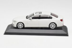 BMW 750Li F02 Wit Minichamps 1:43 80420445201 Metaal