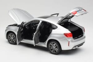 BMW X6 M F86 Zilver Norev 1:18 183200 Metaal — afbeelding 5 van 8