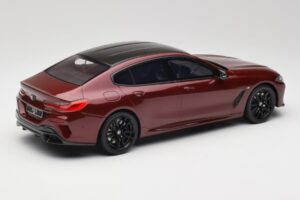 BMW M850i G15 M Performance Melbourne Red Metallic GT Spirit 1:18 GT493 Hars — afbeelding 2 van 6