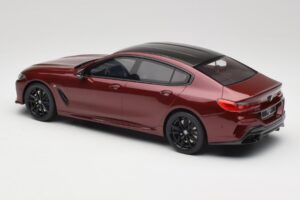 BMW M850i G15 M Performance Melbourne Red Metallic GT Spirit 1:18 GT493 Hars — afbeelding 5 van 6