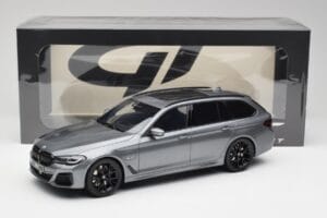 BMW G61 530e M Sport Touring Mineral Grijs GT Spirit 1:18 GT485 Hars — afbeelding 6 van 6