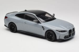 BMW M4 G82 Brooklyn Grijs Minichamps 1:18 155020124 Metaal — afbeelding 4 van 6